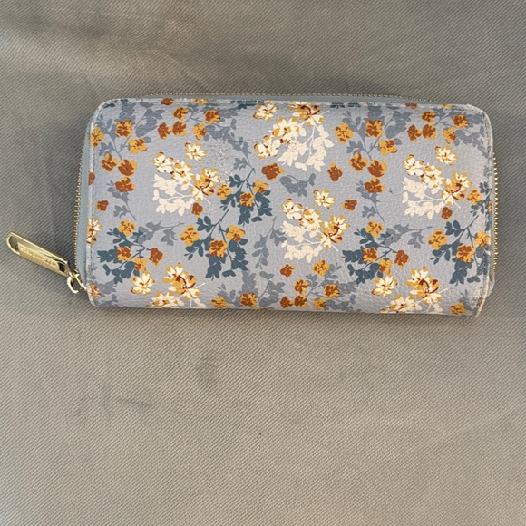 Steve Madden Women's Wallet - Blue and Orange Floral - Picture 2 of 3